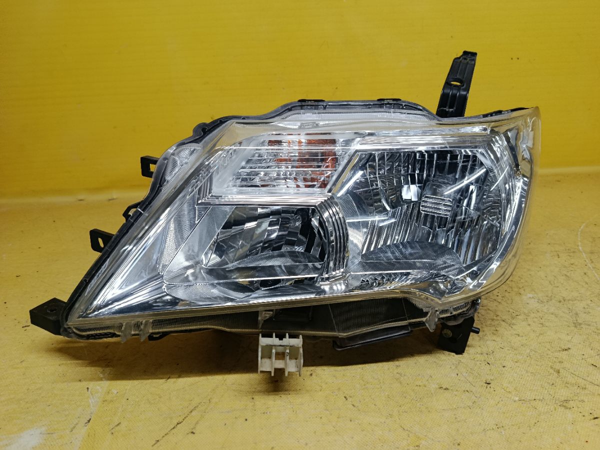 Фара 100-23097 100-23097 на Nissan Serena C26 Фото 1