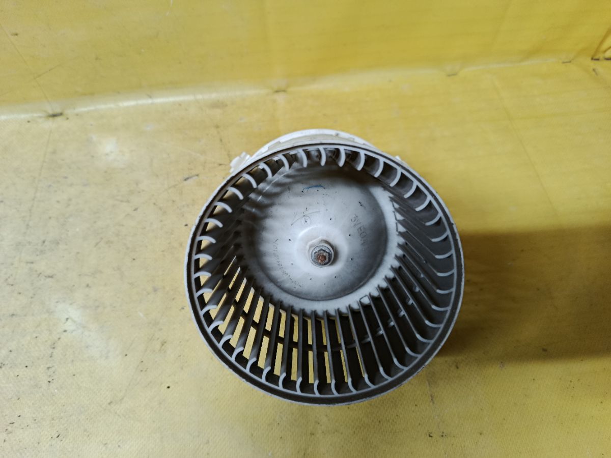 Мотор печки на Nissan Note E12 Фото 2