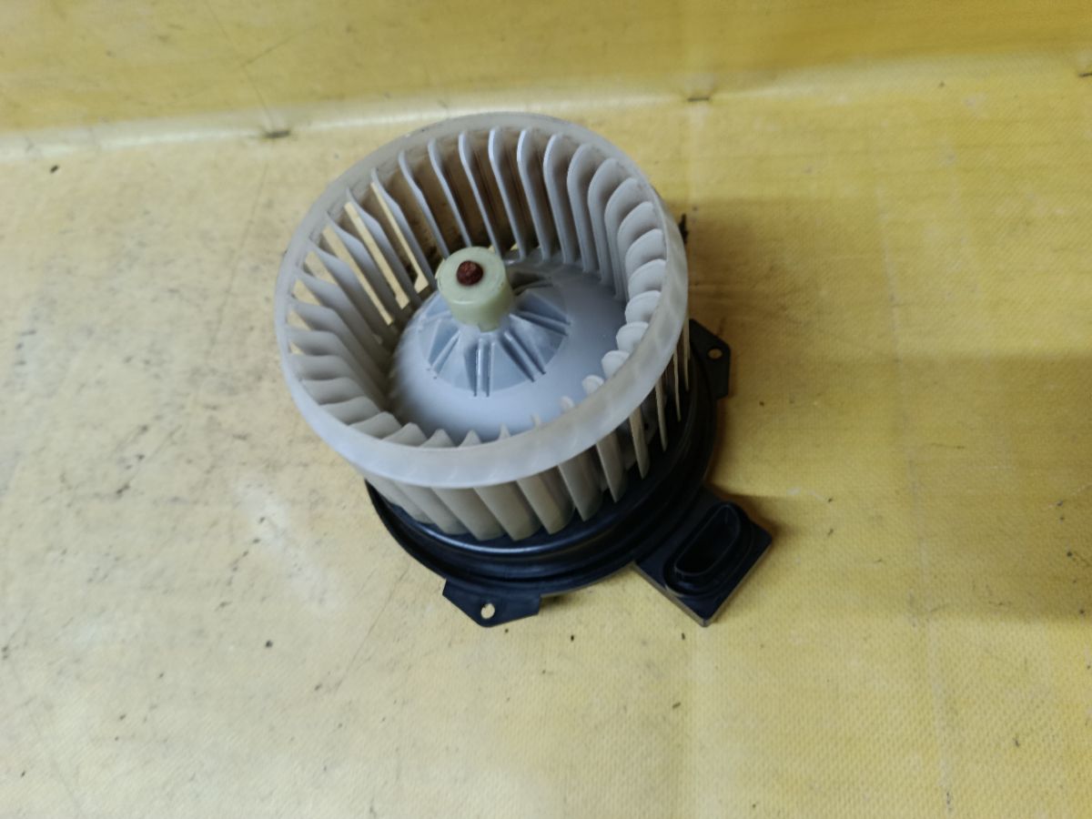 Мотор печки на Honda N-Wgn JH1 Фото 3