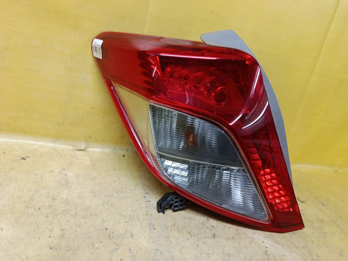 Стоп 52-228 52-228 на Toyota Vitz KSP130 Фото 1