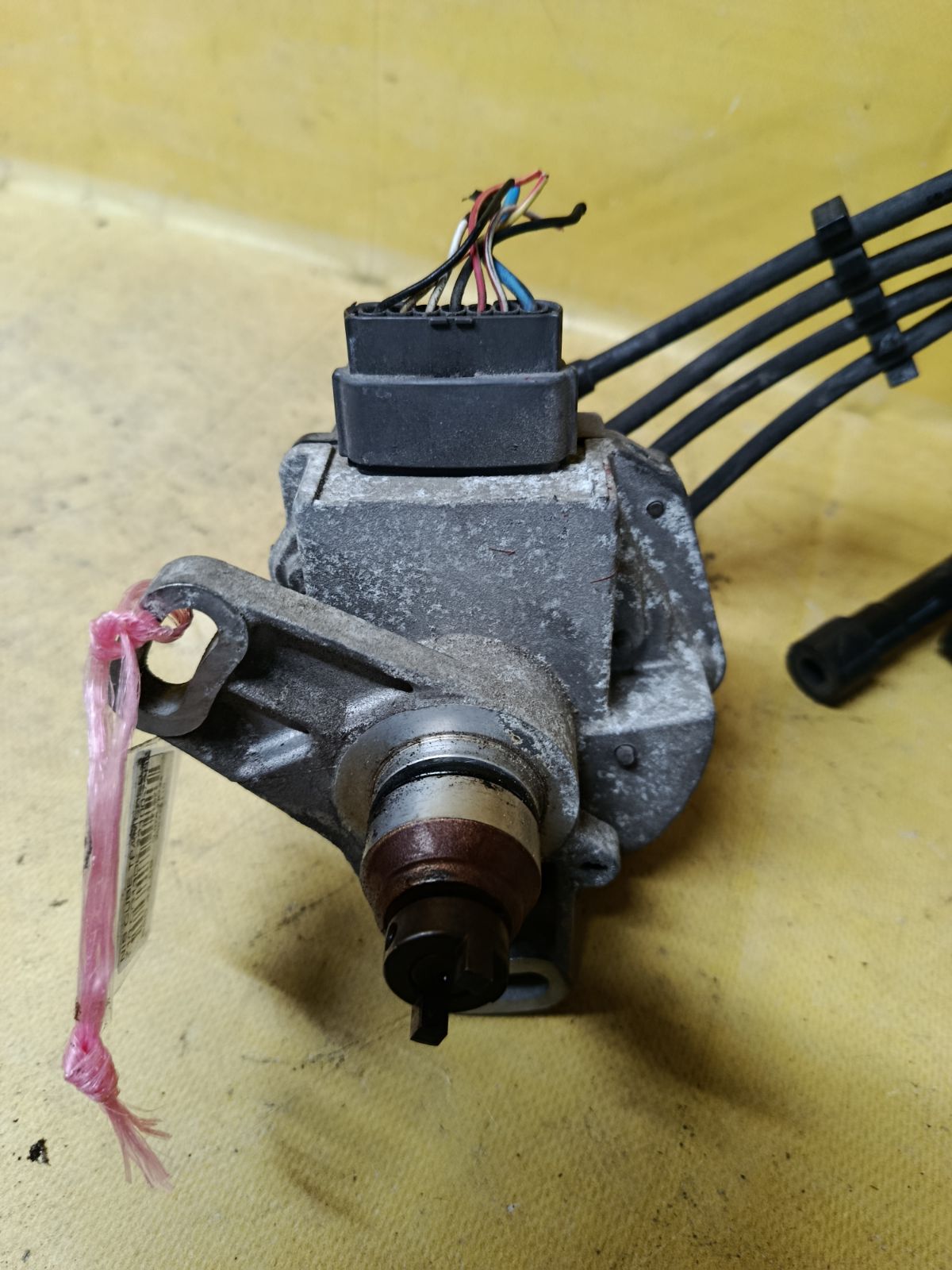 Трамблер 22100-72B00 на Nissan Cube Z10 CG13DE Фото 3