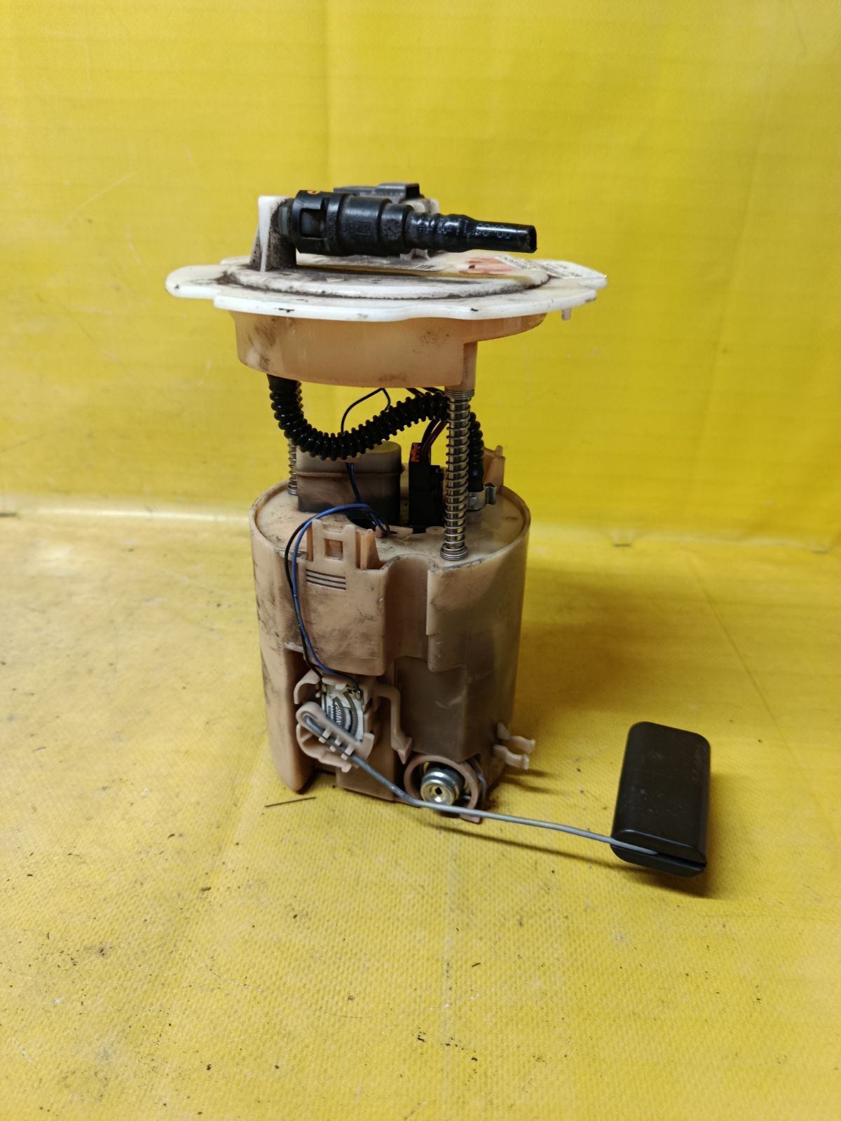 Бензонасос 17040-1VA0A на Nissan Serena FC26 MR20DD Фото 2