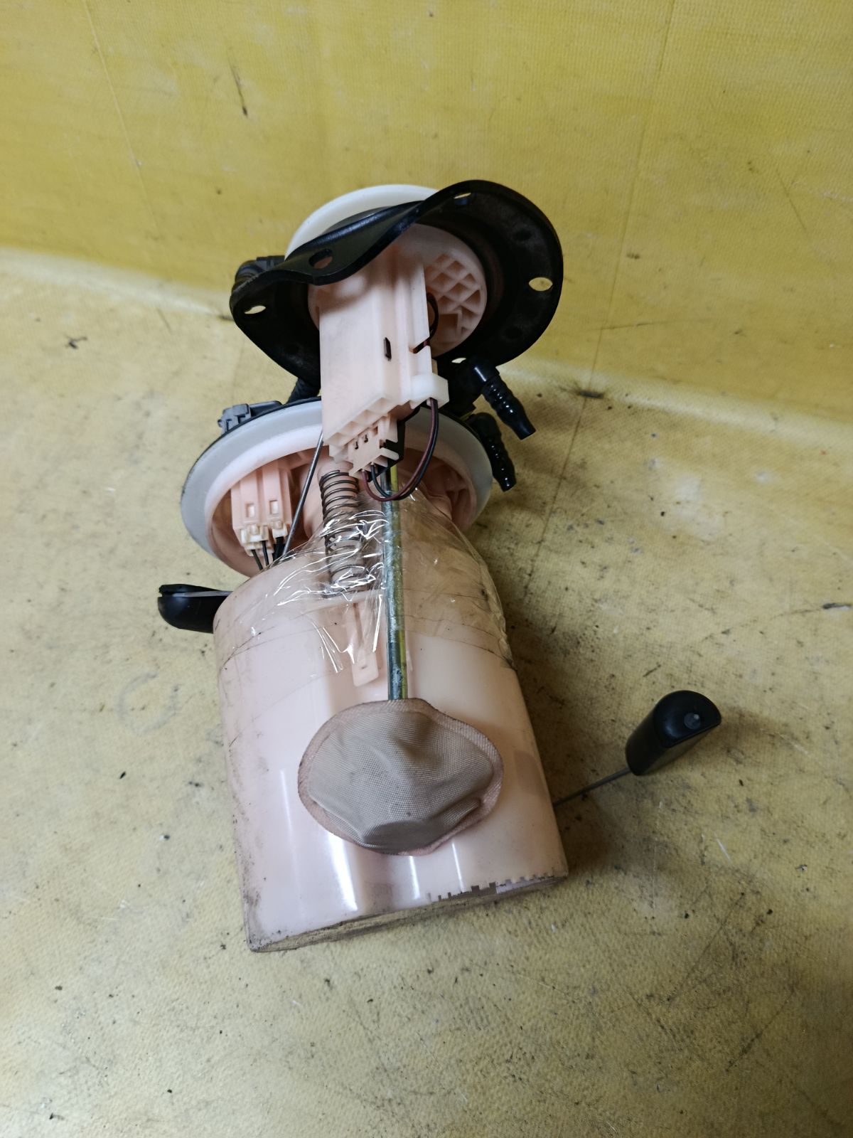 Бензонасос 42021FJ000 на Subaru Impreza Wagon GP7 FB20 Фото 3