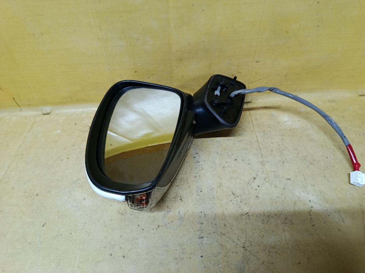 Зеркало двери боковой на Toyota Ractis NCP120 Фото 4