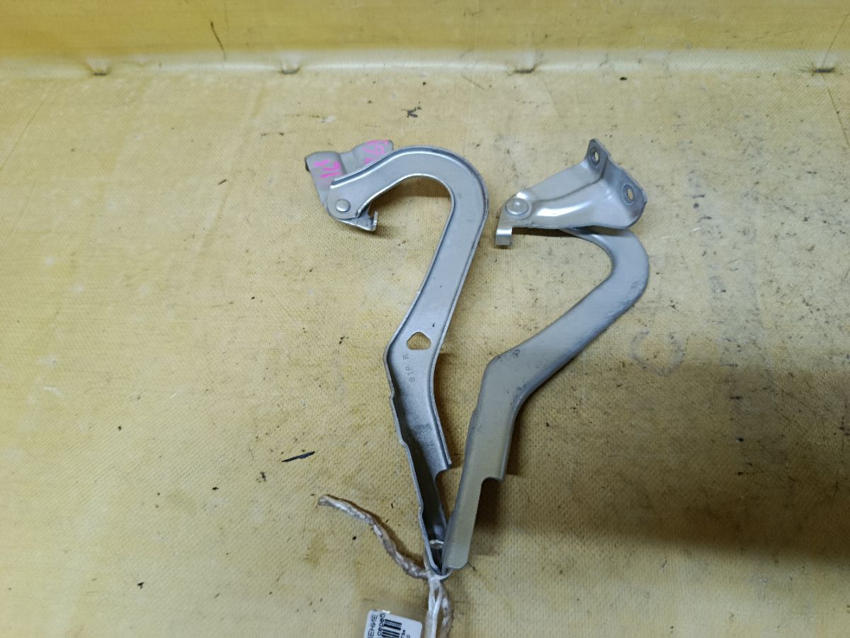 Крепление капота на Suzuki Solio MA36S Фото 1