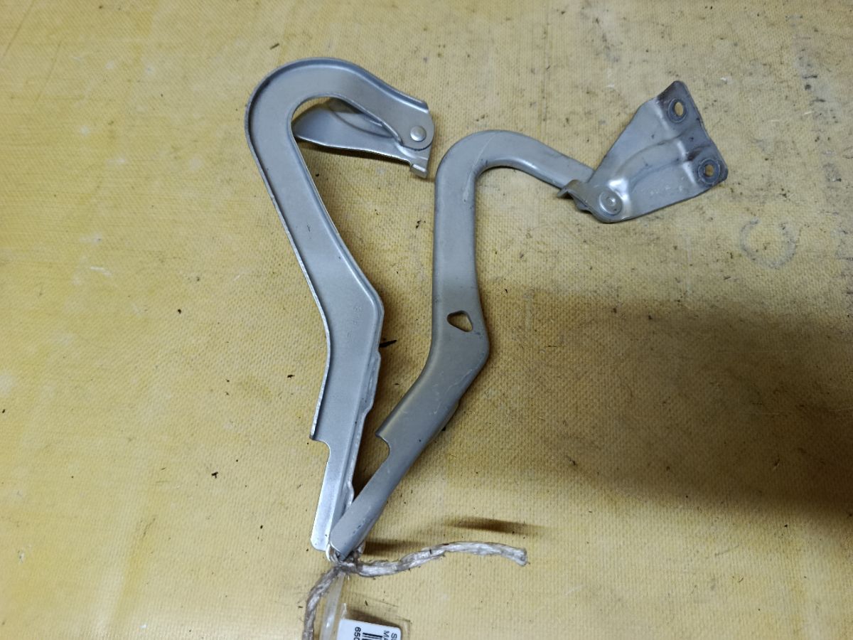 Крепление капота на Suzuki Solio MA36S Фото 2