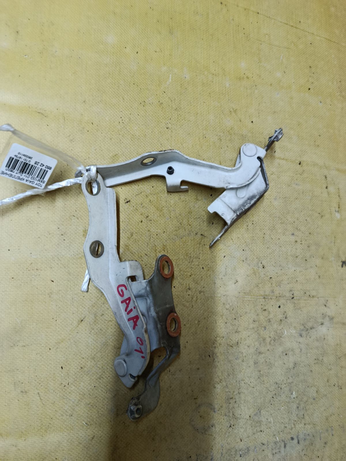 Крепление капота 53410-44010, 53420-44010 на Toyota Gaia SXM10G Фото 2