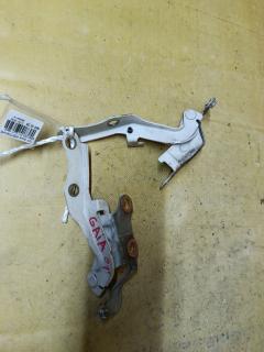 Крепление капота 53410-44010, 53420-44010 на Toyota Gaia SXM10G Фото 2