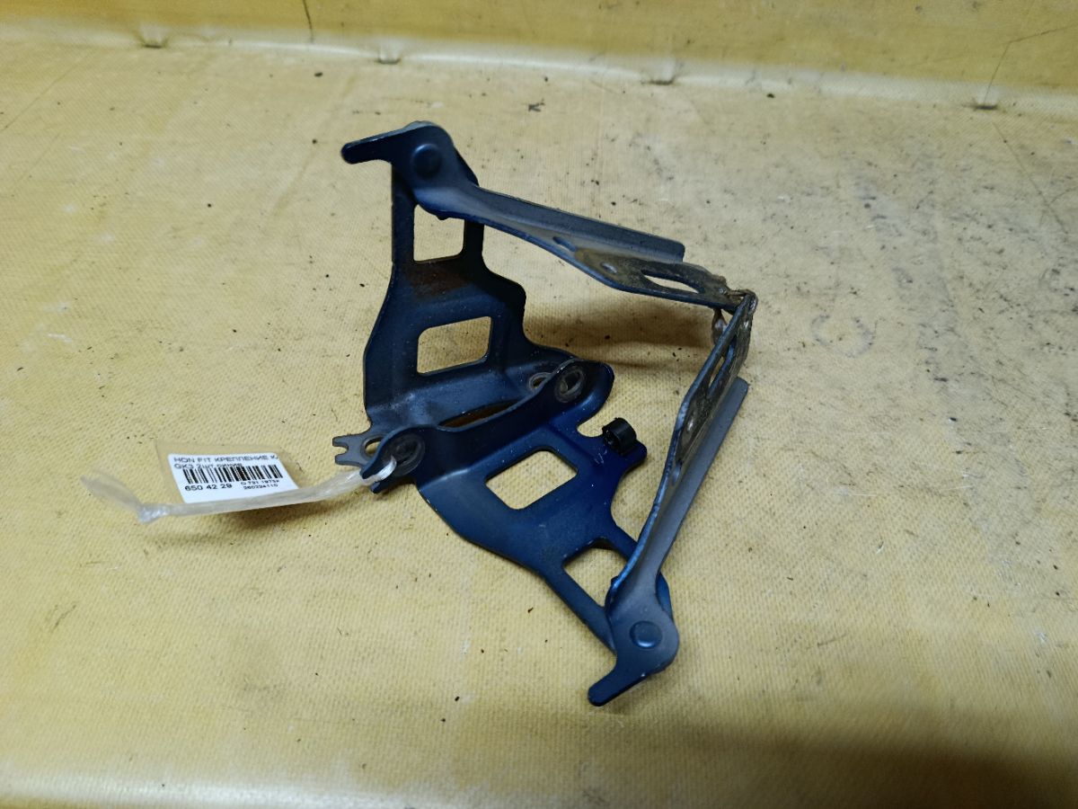 Крепление капота на Honda Fit GK3 Фото 1