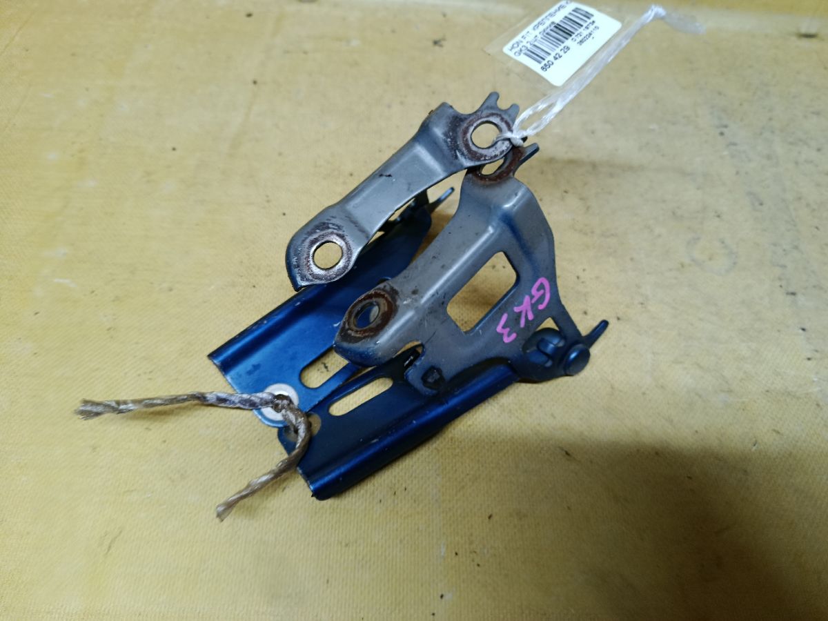 Крепление капота на Honda Fit GK3 Фото 2