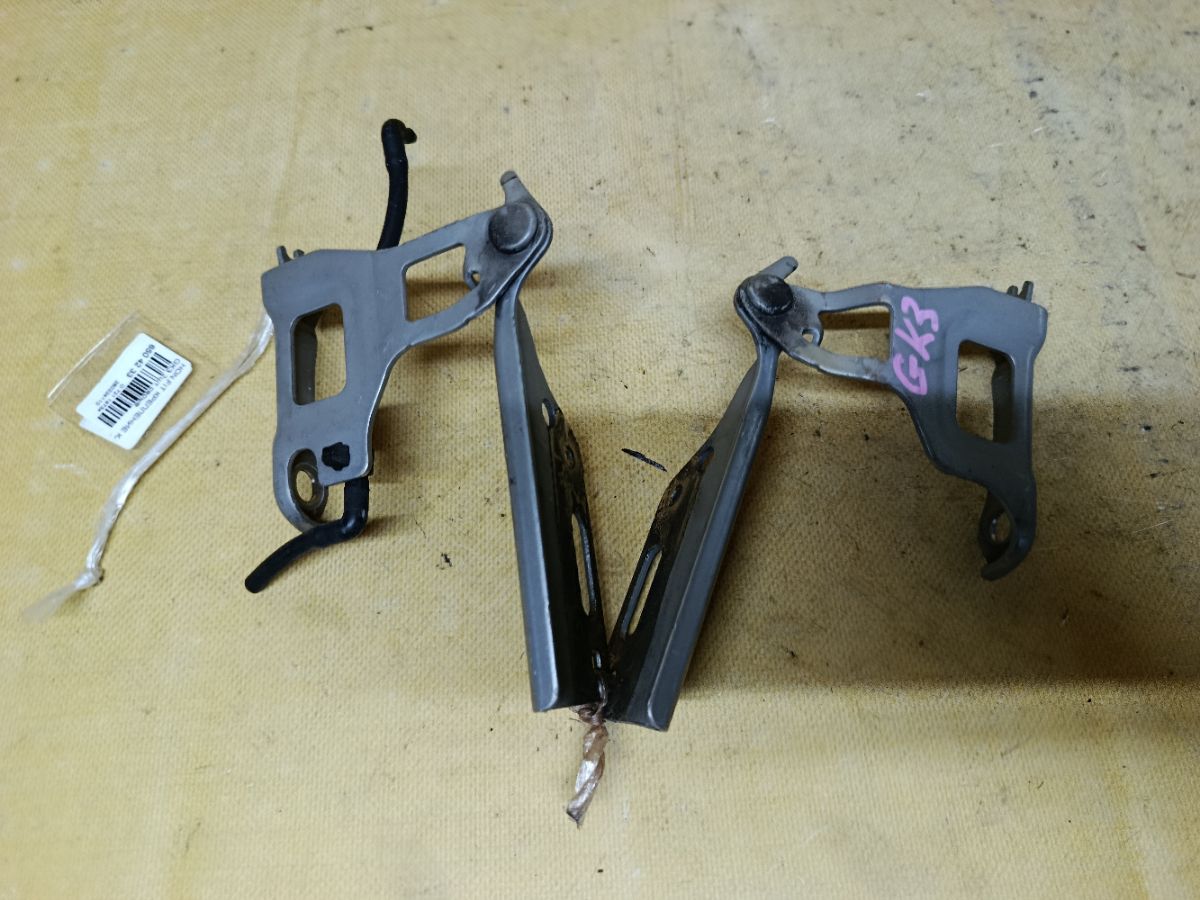 Крепление капота на Honda Fit GK3 Фото 2