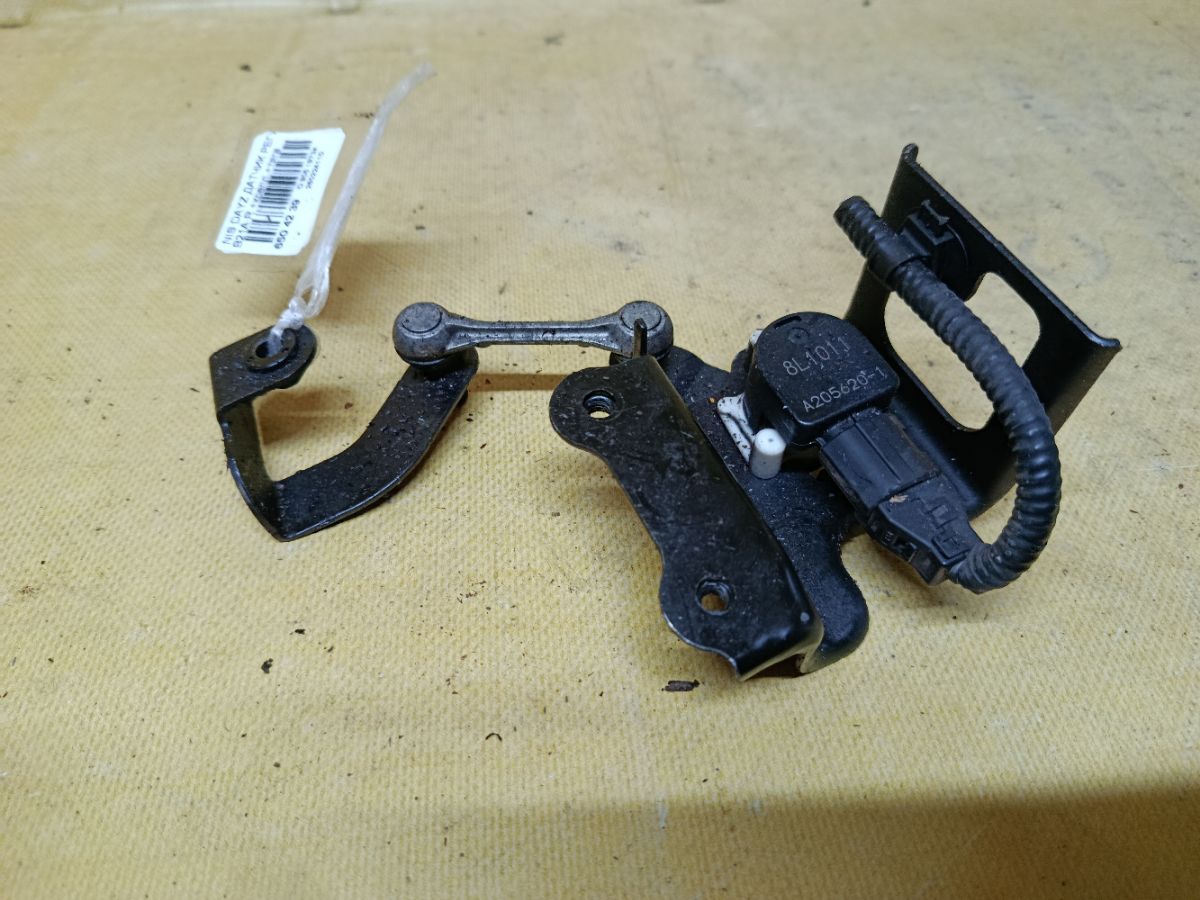 Датчик регулировки наклона фар на Nissan Dayz Roox B21A Фото 1