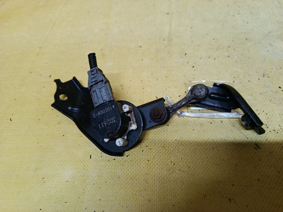 Датчик регулировки наклона фар на Honda Fit Shuttle Hybrid GP2 Фото 1