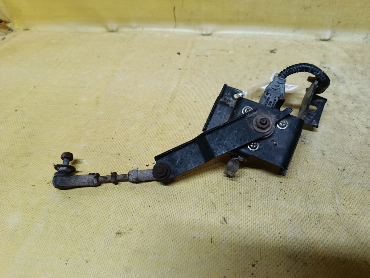 Датчик регулировки наклона фар на Honda Stream RN6 Фото 2