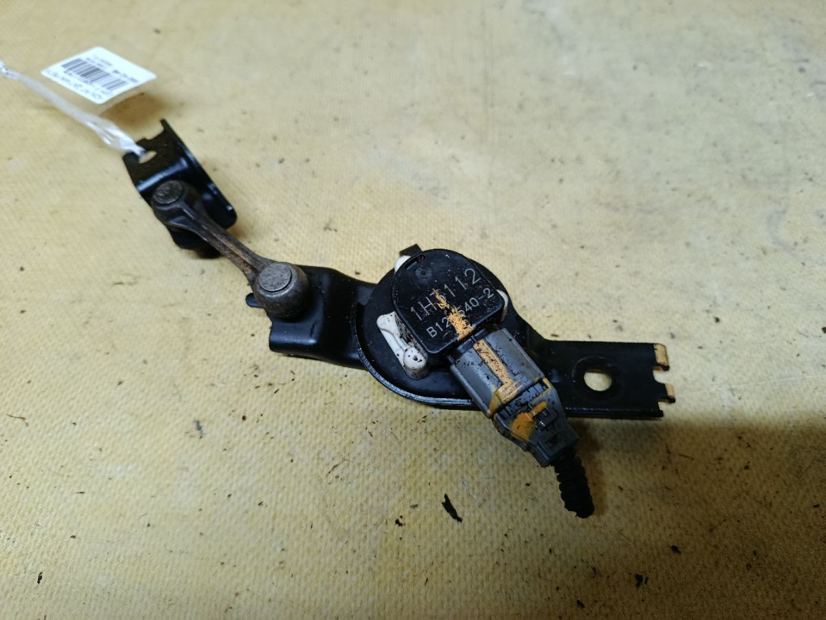 Датчик регулировки наклона фар на Honda Fit Hybrid GP1 Фото 1