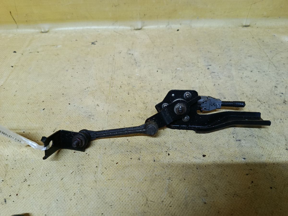 Датчик регулировки наклона фар на Honda Fit GK3 Фото 2