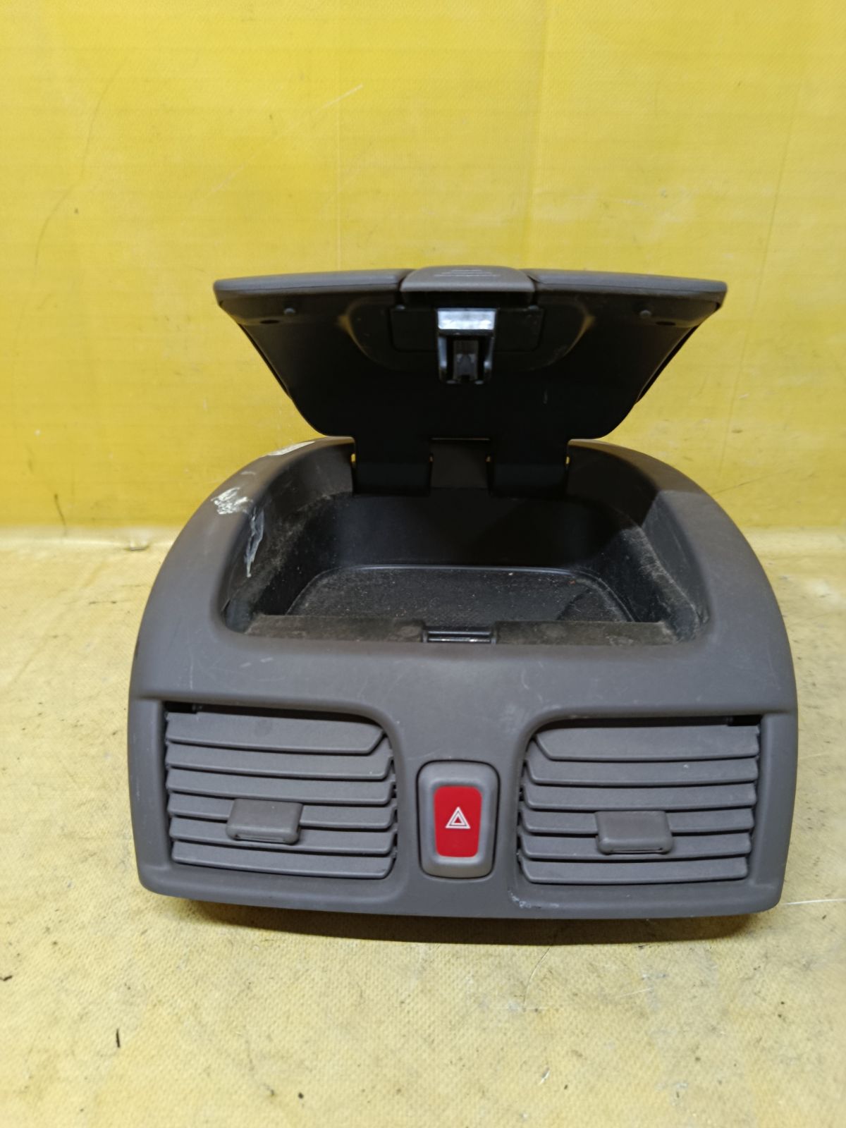 Бардачок на Nissan Bluebird Sylphy QG10 Фото 2