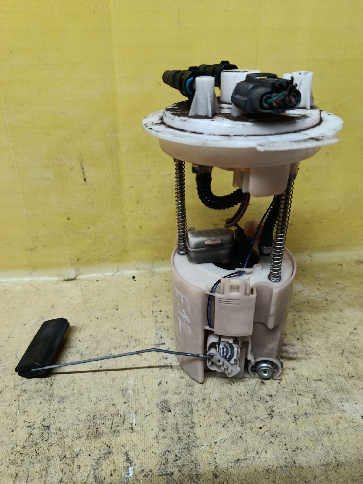 Бензонасос 17040-3VA1A на Nissan Note E12 HR12DDR Фото 3