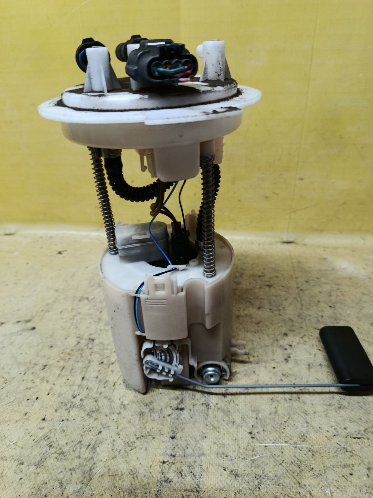 Бензонасос 17040-3VA1B на Nissan Note E12 HR12DDR Фото 2