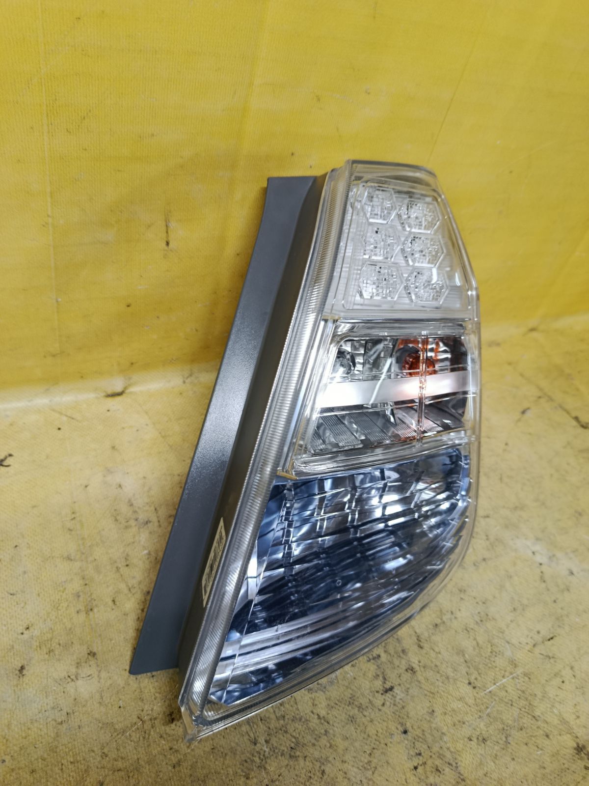 Стоп P9883 P9883 на Honda Fit Hybrid GP1 Фото 3