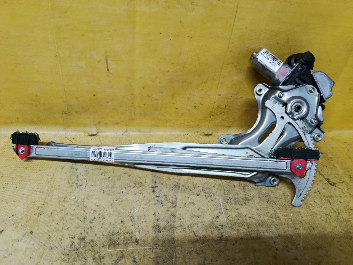 Стеклоподъемный механизм на Toyota Ractis NCP120 Фото 1