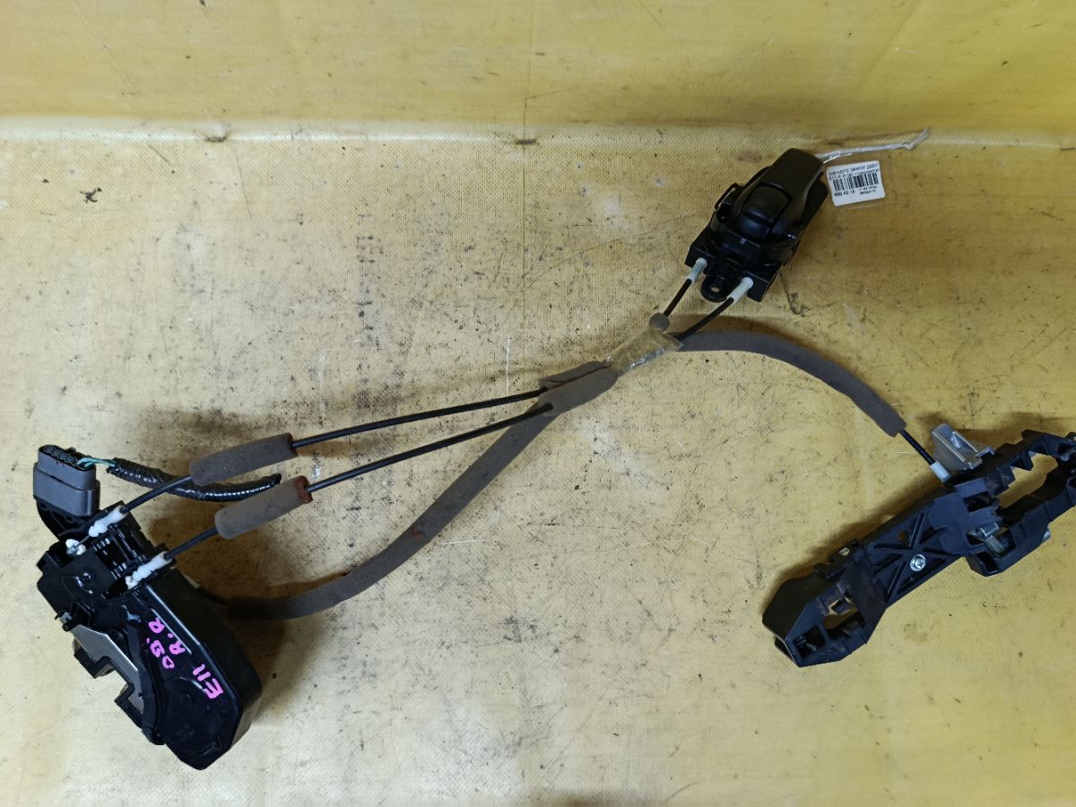 Замок двери на Nissan Note E11 Фото 1