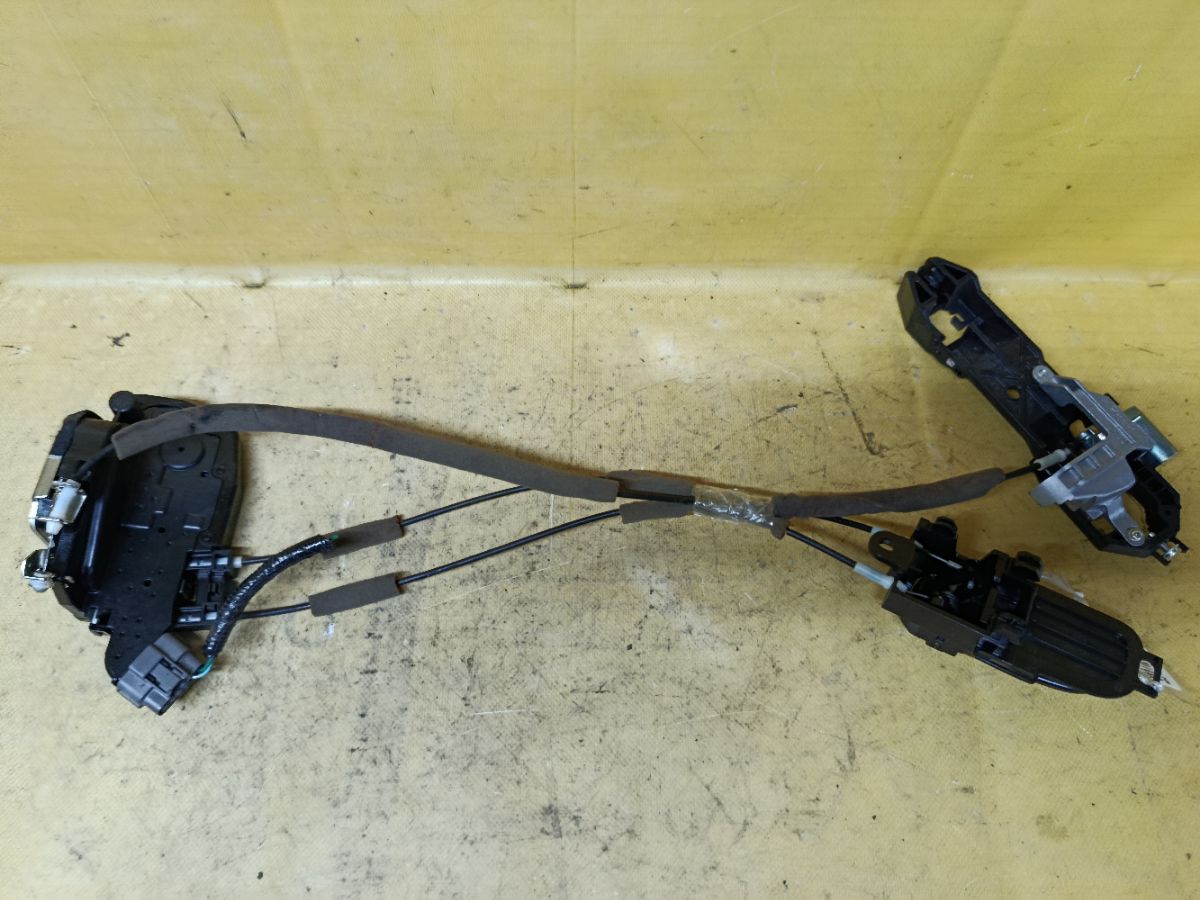 Замок двери на Nissan Note E11 Фото 2