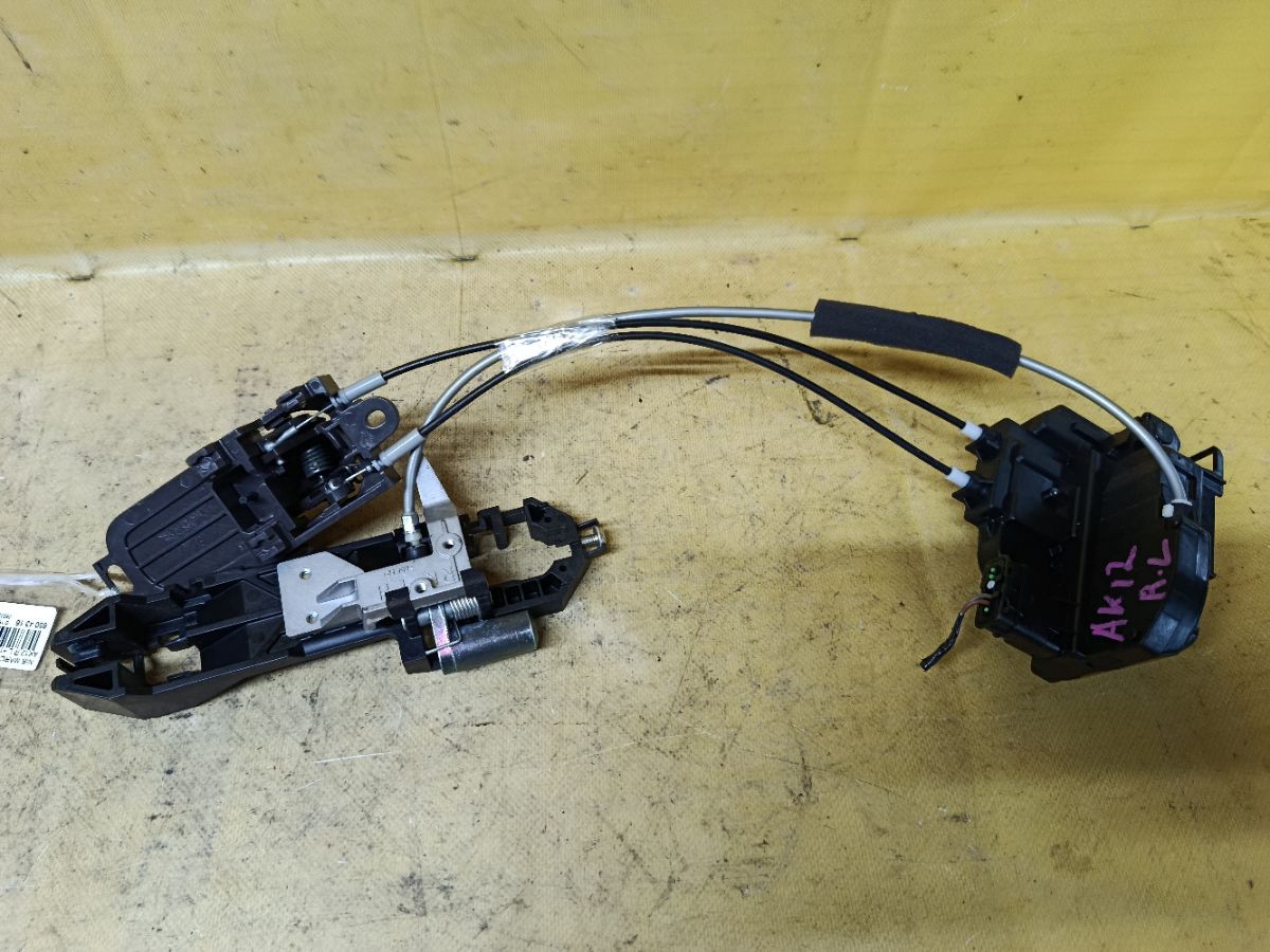 Замок двери на Nissan March AK12 Фото 1