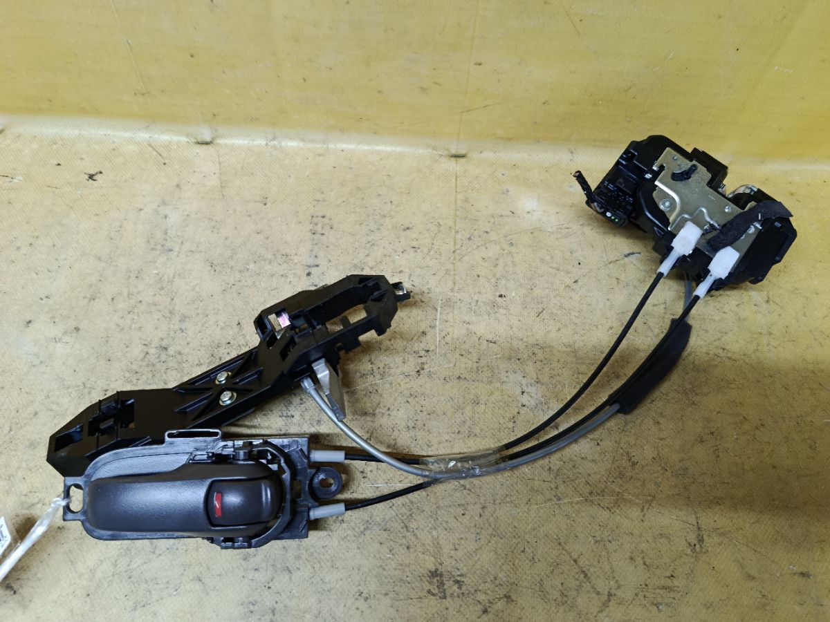 Замок двери на Nissan March AK12 Фото 2