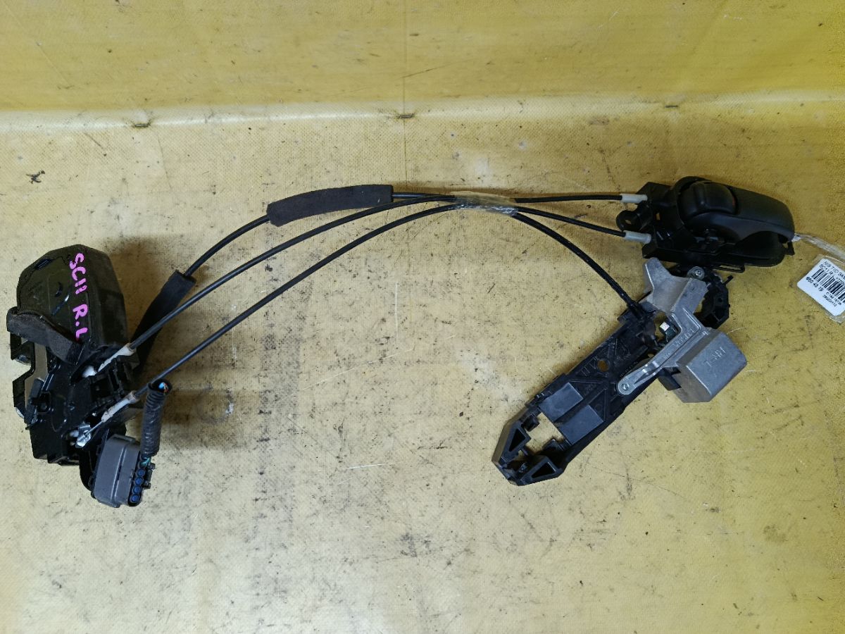 Замок двери на Nissan Tiida Latio SC11 Фото 1