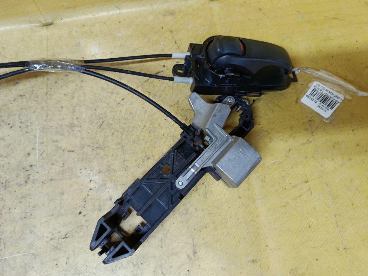 Замок двери на Nissan Tiida Latio SC11 Фото 2