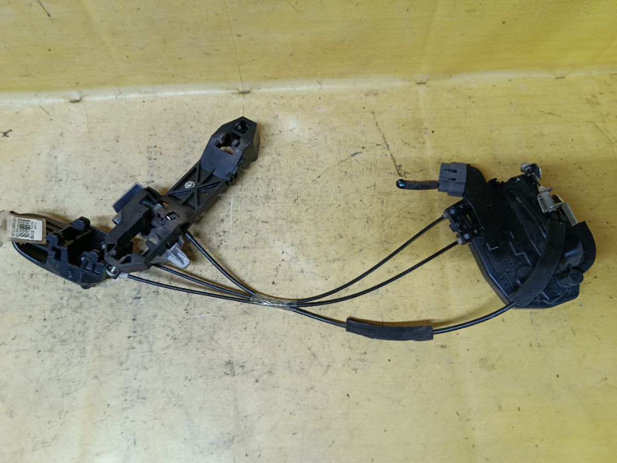 Замок двери на Nissan Tiida Latio SC11 Фото 3