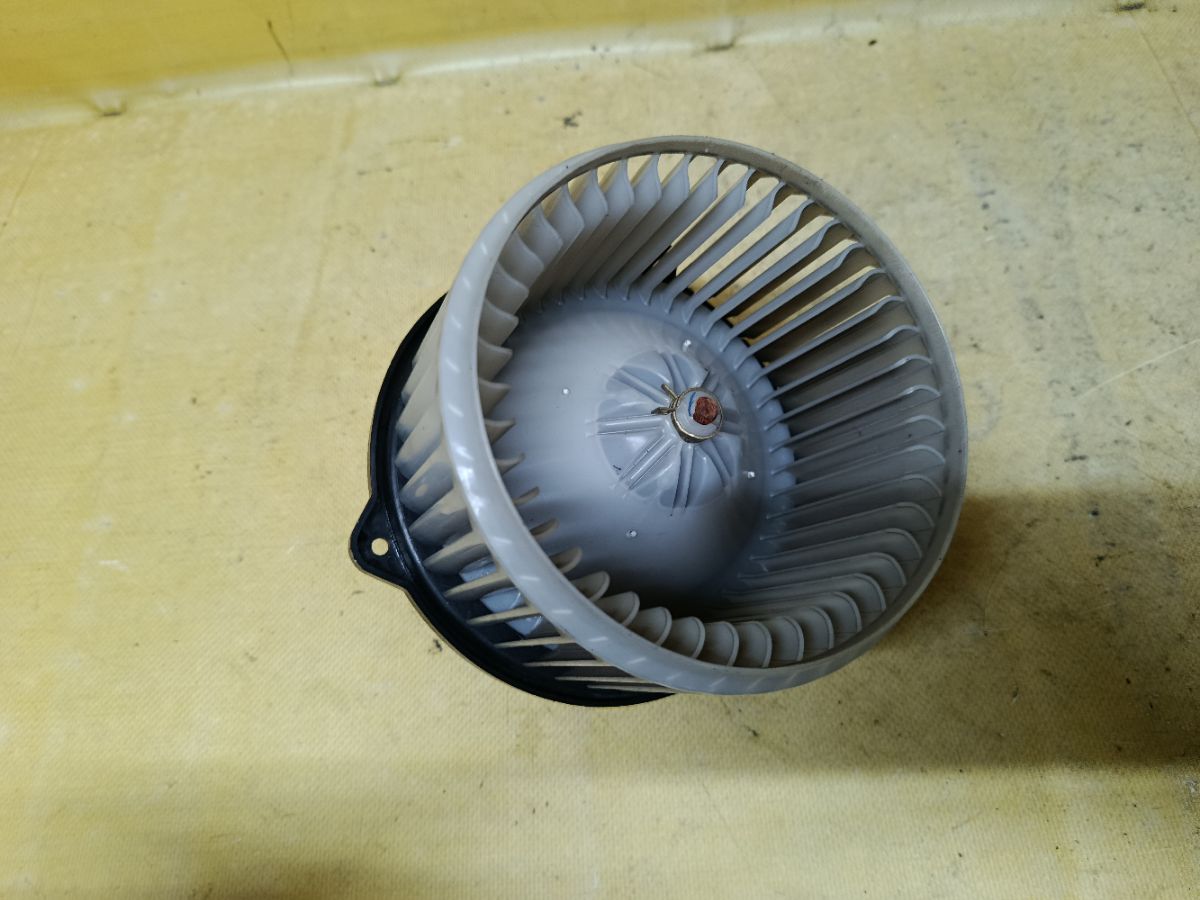 Мотор печки на Toyota Alphard MNH15W Фото 2