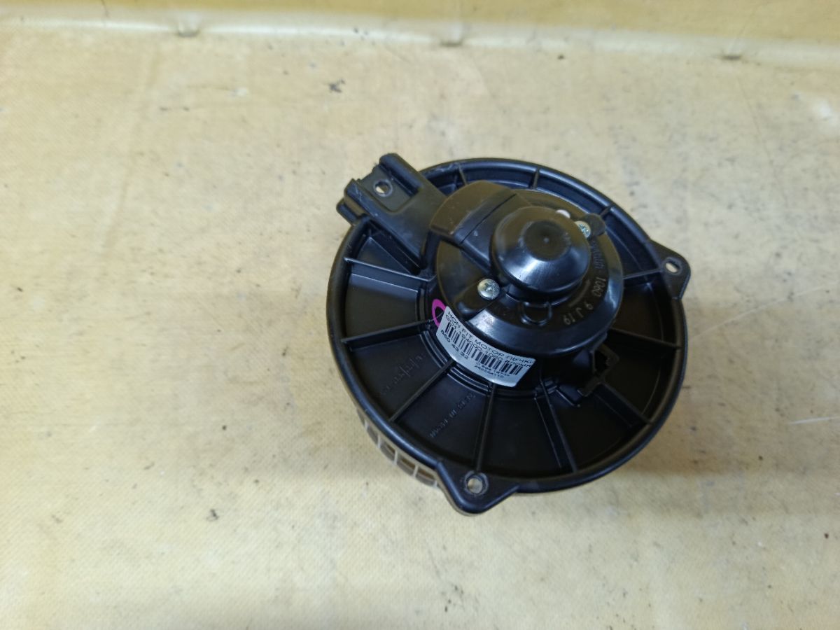 Мотор печки 79310-SAA-003 на Honda Fit GD1 Фото 2