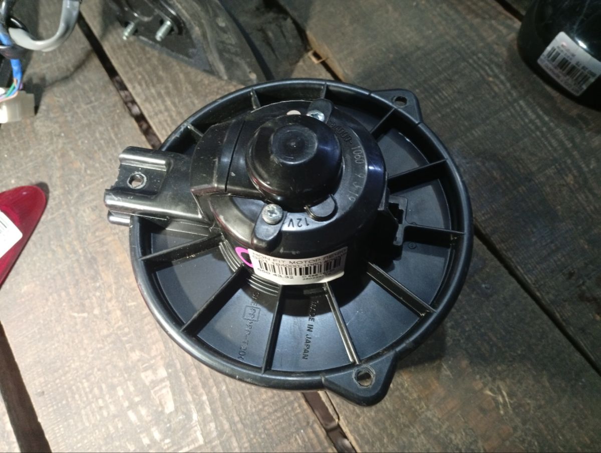 Мотор печки 79310-SAA-003 на Honda Fit GD1 Фото 5