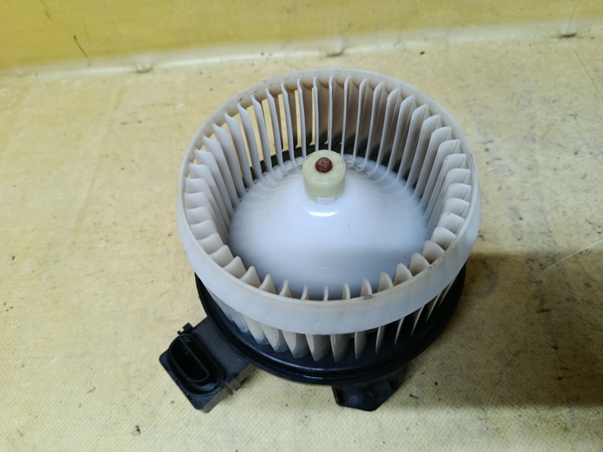 Мотор печки на Honda Fit GK3 Фото 3