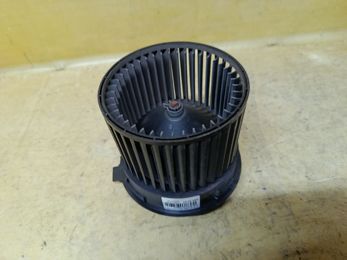 Мотор печки на Nissan Cube Z12 Фото 3