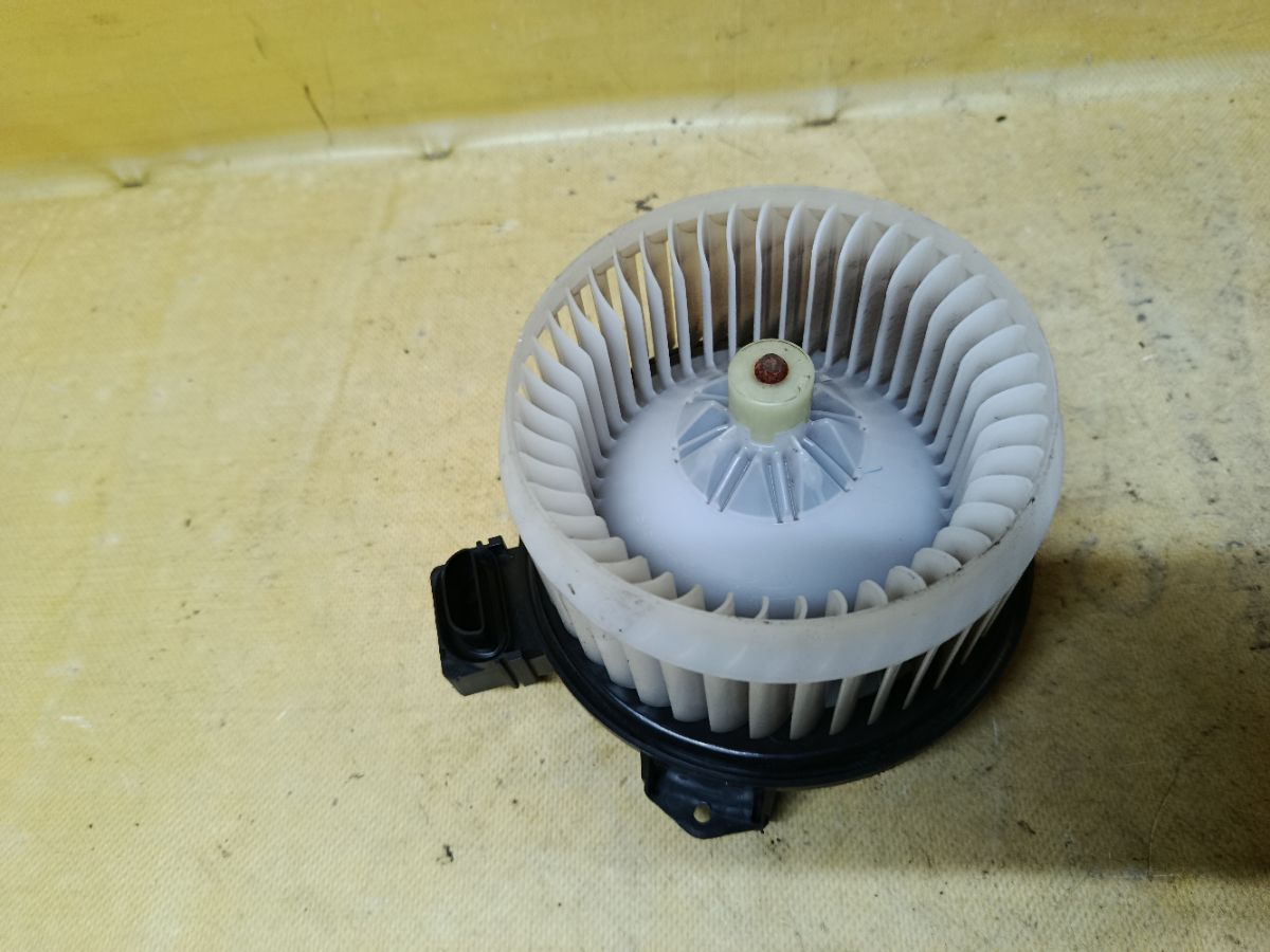 Мотор печки на Toyota Passo NGC30 Фото 2