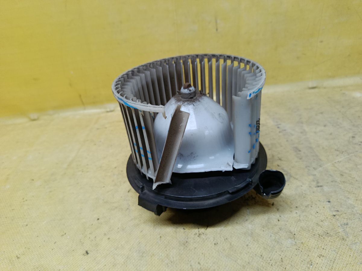 Мотор печки 27226 AX000 на Nissan March AK12 Фото 3