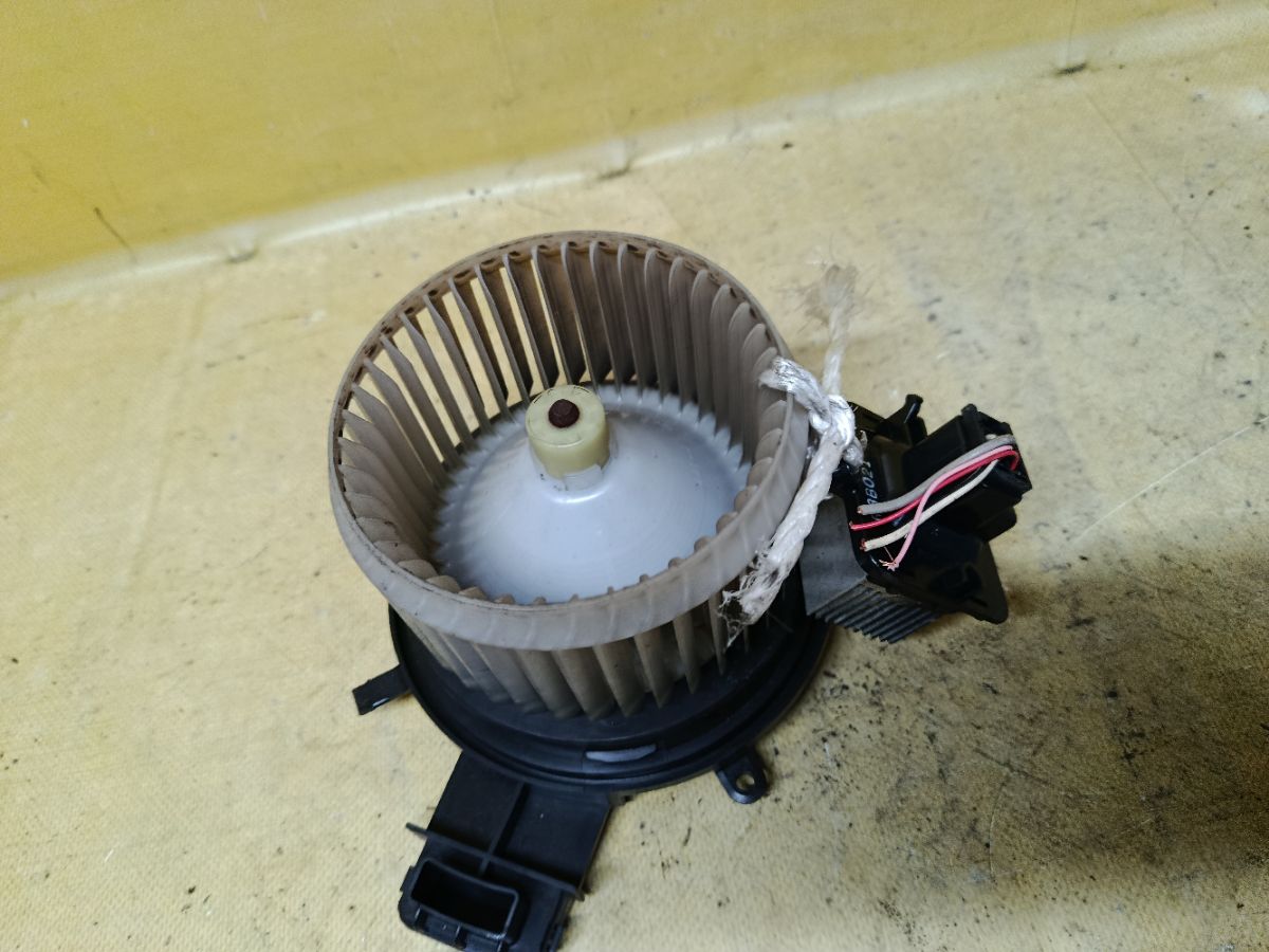 Мотор печки на Toyota Tank M900A Фото 2