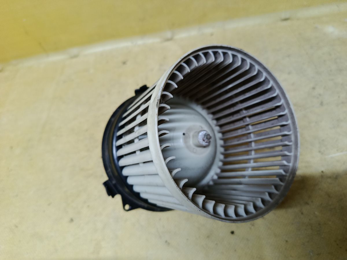 Мотор печки на Nissan Note E12 Фото 2