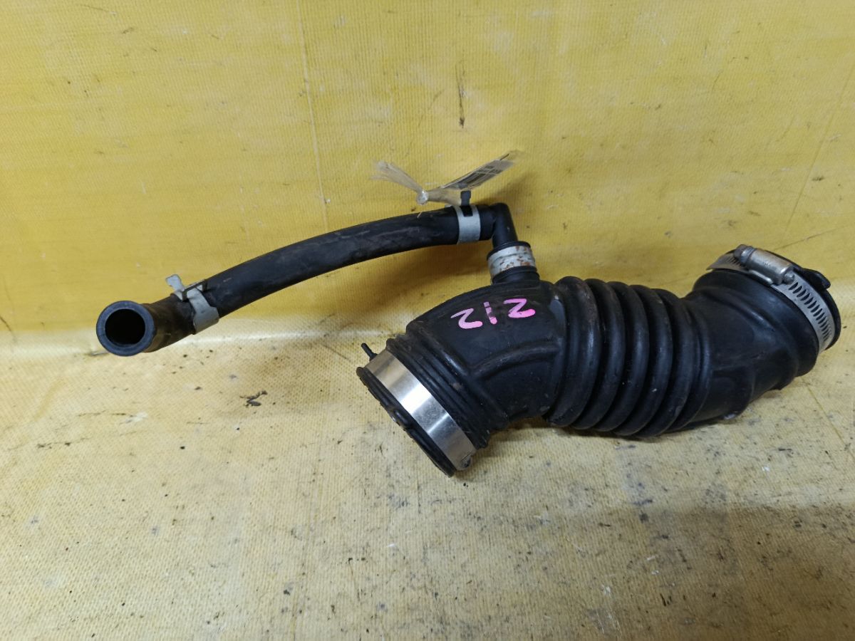 Патрубок воздушн.фильтра на Nissan Cube Z12 HR15DE Фото 2