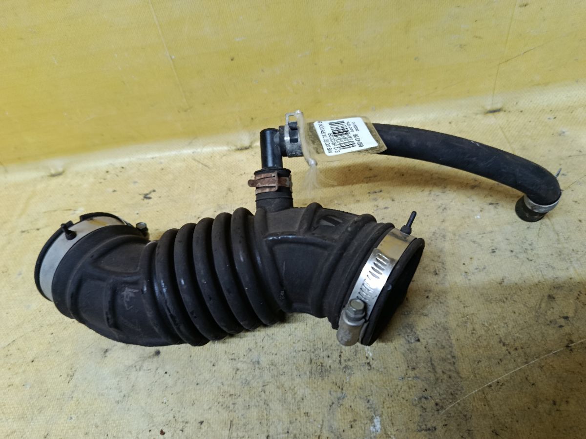 Патрубок воздушн.фильтра на Nissan Note E12 HR12DDR Фото 1