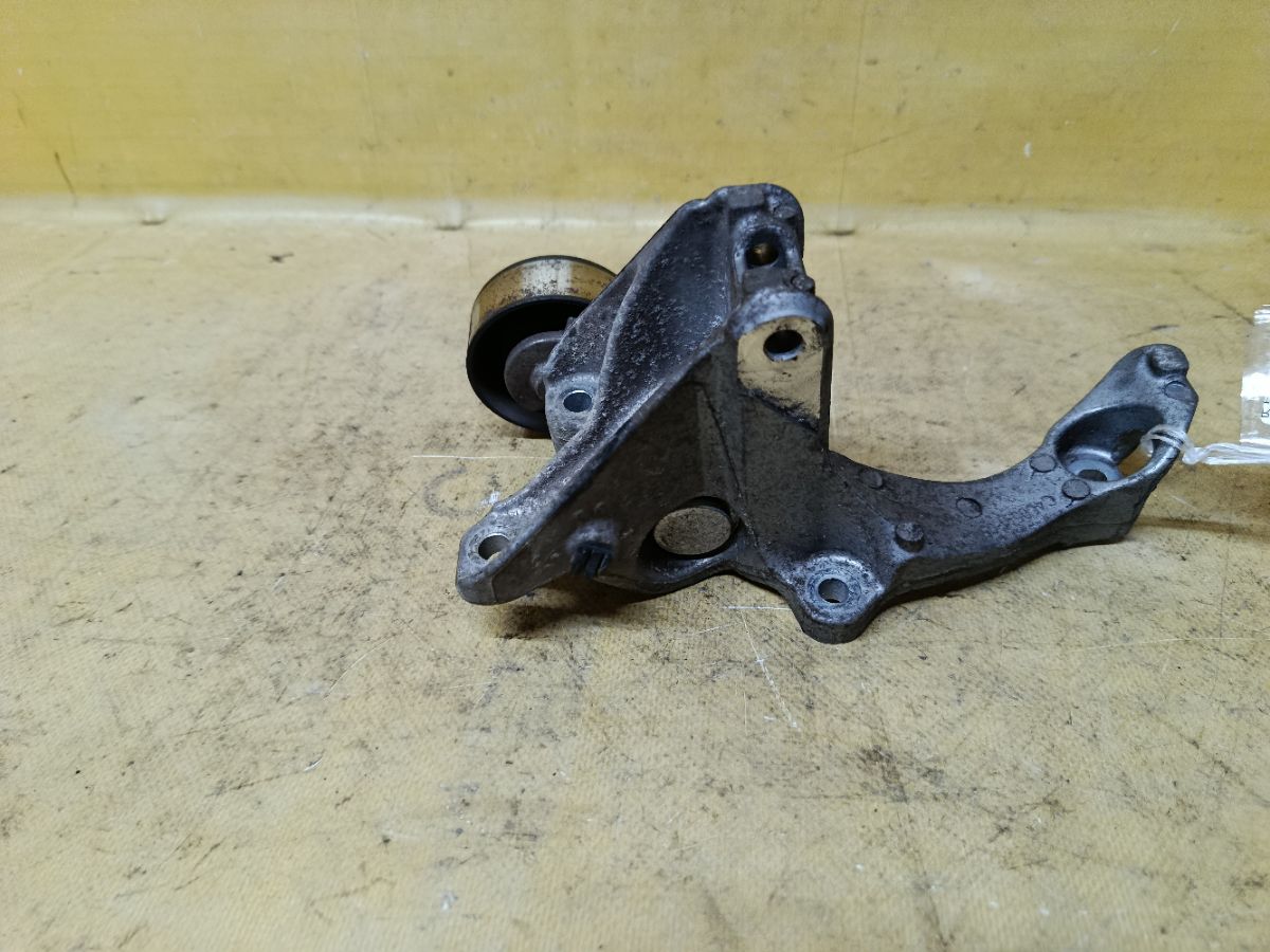 Ролик натяжной на Nissan Note E12 HR12DDR Фото 2