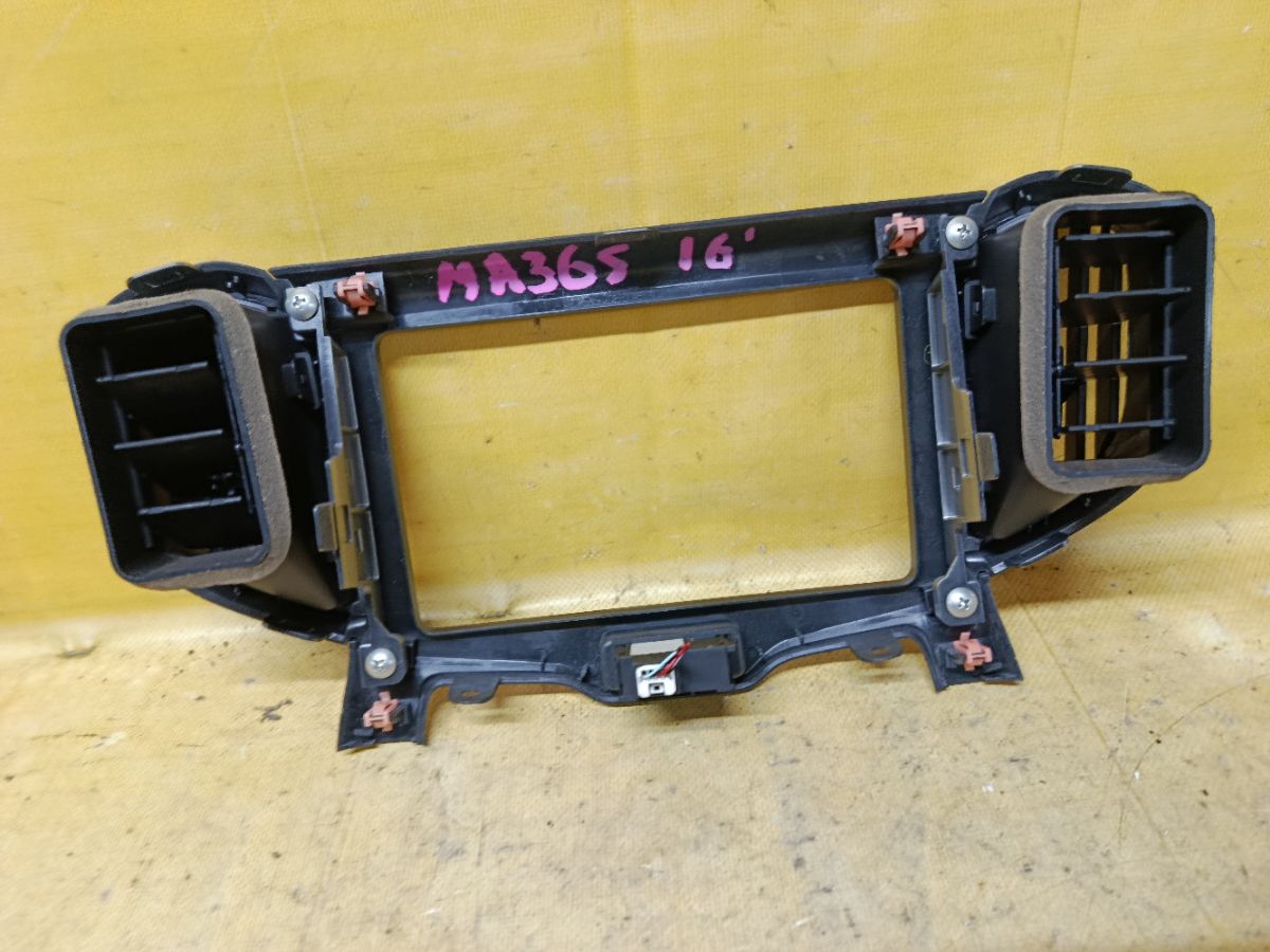 Консоль магнитофона 73821-81P1 на Suzuki Solio MA36S Фото 2