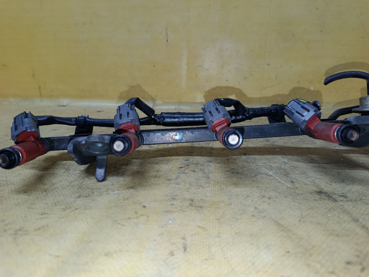 Форсунка инжекторная 195500-3020 на Mazda Demio DW3W B3 Фото 3