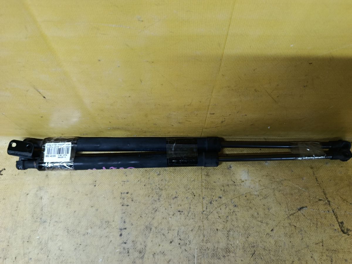 Амортизатор двери на Mazda Atenza GJ2FW Фото 1