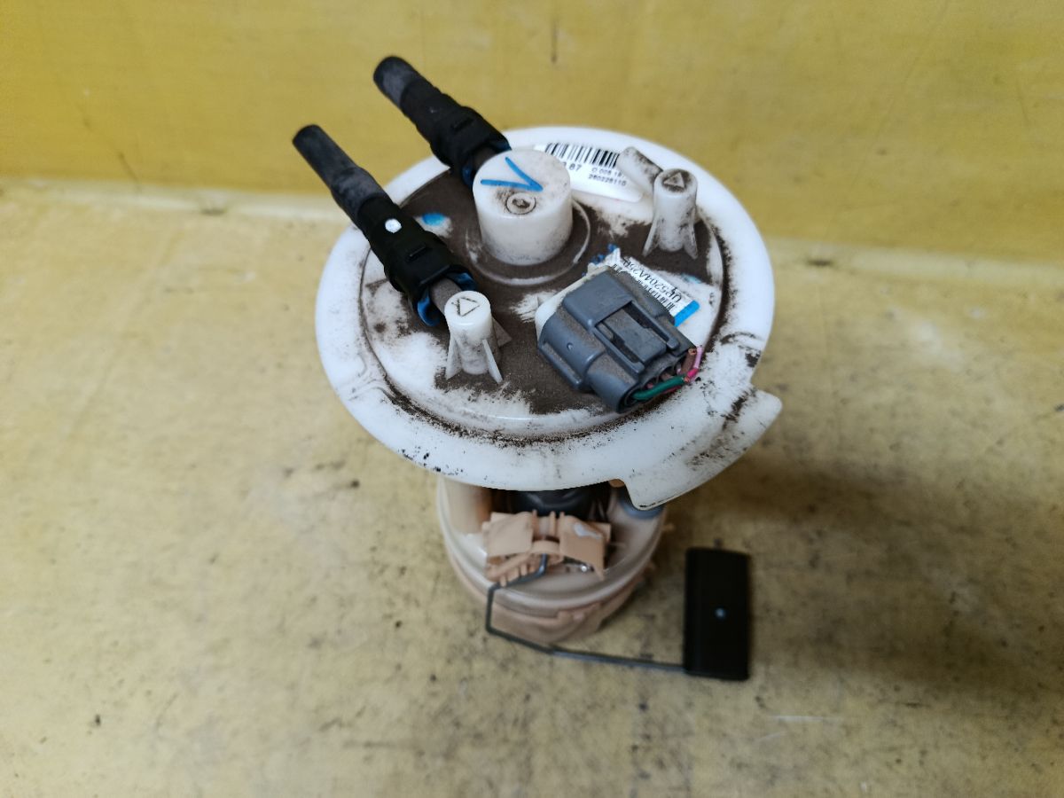 Бензонасос на Nissan Note E12 HR12DDR Фото 1