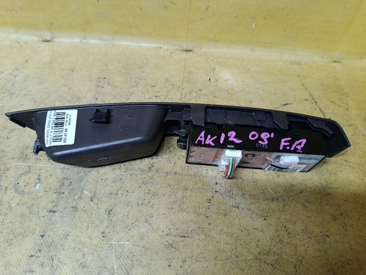 Блок упр-я стеклоподъемниками на Nissan March AK12 Фото 2