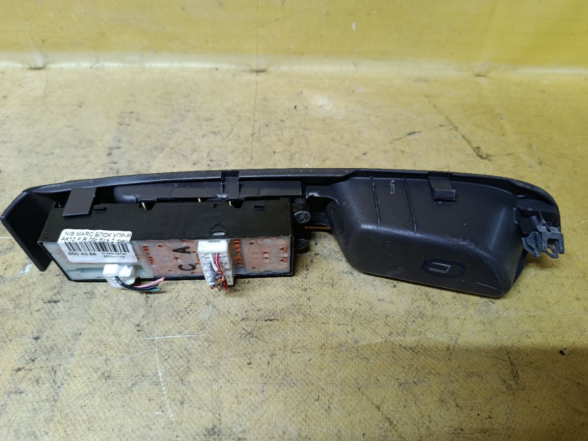 Блок упр-я стеклоподъемниками на Nissan March AK12 Фото 3